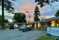 Evergreen Motel - parking