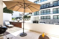 Breathtaking 2 Bedroom, Private Terrace BBQ
