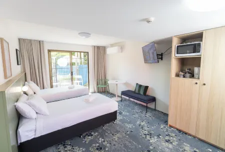 Currimundi Hotel Motel Отели рядом с достопримечательностью «Больница Саншайн-Кост Юниверсити»