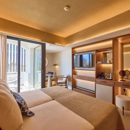 Universal Grand León & Spa Отели рядом с достопримечательностью «Пляж Эс-Тренк»
