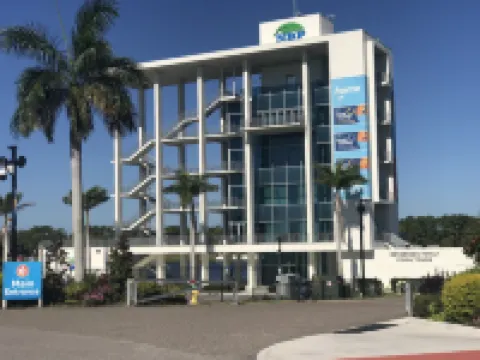 คันทรีอินน์แอนด์สวีทส์ บายเรดิสัน เบรเดนตันเลควูดแรนช์ FL โรงแรมในเบรเดนตัน