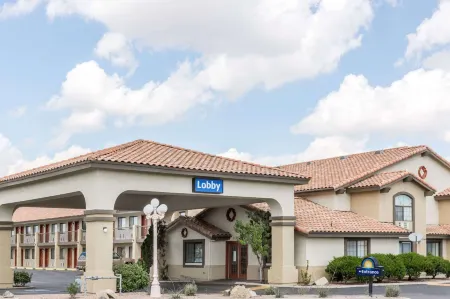 Days Inn by Wyndham Willcox Отели рядом с достопримечательностью «Cochise Lake»
