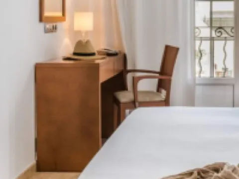 Hotel Jeni & Restaurant Hotels in Menorca