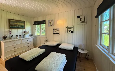 Big Renovated Cottage with Soul and Love Отели в г. Farevejle