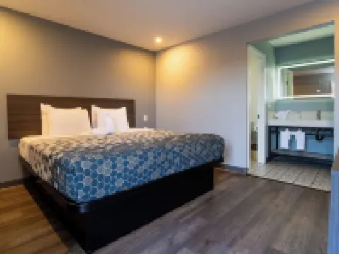 Colonial Palace Inn Hotels in Bellflower