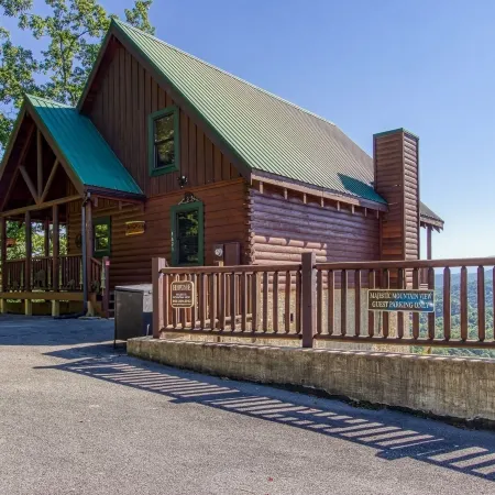 Majestic Mountain View - Great Location! - Convenient to Everything! 2 Bedroom Cabin by Redawning