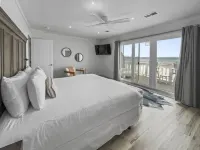 Three Steps to the Beach - 2 Br Townhouse by RedAwning