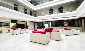 La Silver Leaf Hotel