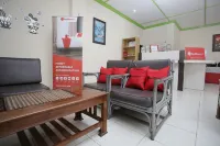 RedDoorz near Bundaran Kecil Palangkaraya Hotels in Panarung