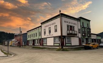Midnight Sun, a Coast Hotel