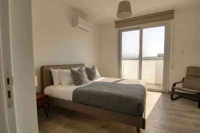 Phaedrus Living Coral Suites Bliss