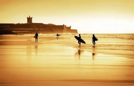 Help Yourself Hostels - Parede Отели в г. Пареде