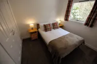 Burnbank Lodges - balcony