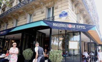 Eiffel Edge Escape 30 m from Eiffel Tower