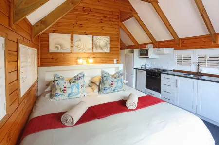 Brenton on Sea Cottages Отели в г. Книсна