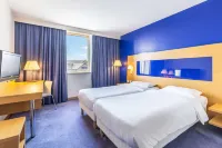 Park Inn by Radisson Peterborough City Center Hotels near Stillwater Lake, nature reserve. By foot only