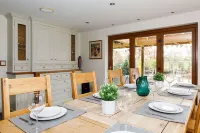 Serene Riverside 6Br Luxury Retreat in Curdridge
