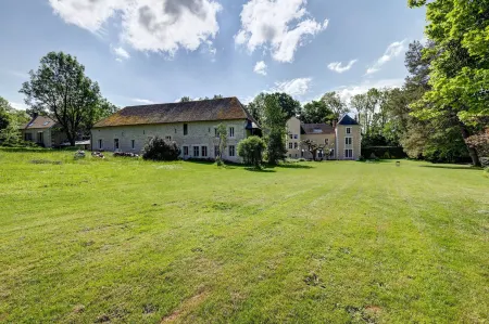 Domaine des Forges de la Vache Отели в г. Нарси