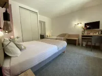 Hôtel Lacour Hotels in Eygliers