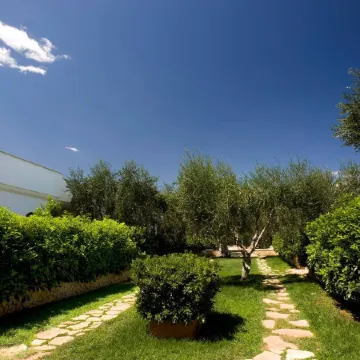 "saracena" Superior Holiday Home with Swimming Pool and Private Beach