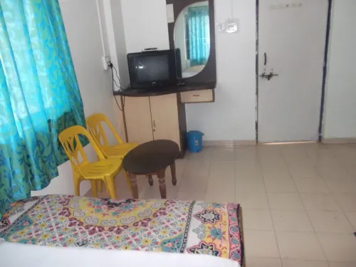 Samruddhi and Shree Inn Lodge Hotels in Mokarwadi