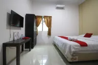 RedDoorz @ Jalan Krakatau Medan Hotels in East Medan