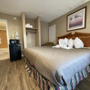 Polynesian Oceanfront Hotel
