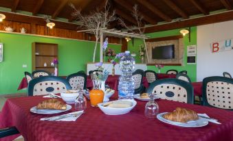 Villa Vacanze Paradiso - Oasi di Tranquillità Con Piscina e Giardino a 10 Min Dal Mare