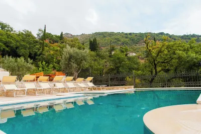 Pietra Mare Apartments Hotel dekat Manastir Reževići