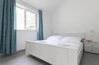 Apartments Villa Dingač Hotels in Trpanj