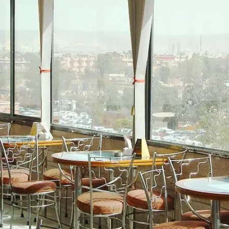 Hotel Sweet Dream Отели рядом с достопримечательностью «Торговый центр Pink Square Mall»