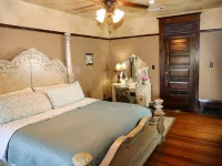 Iron Horse Inn Hotels in Hood County