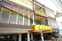 Queens Hotel Hotel dekat Wat Pa Ban Kae