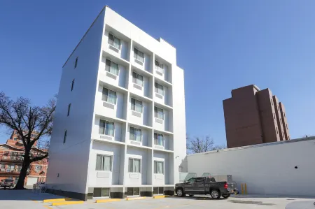 Grandview Hotel New York Отели рядом с достопримечательностью «Эверетт Чилдренс Адвенчер Гарден»