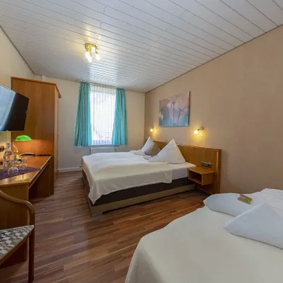 Landhotel Zum Niestetal Hotels near Cafe del Sol