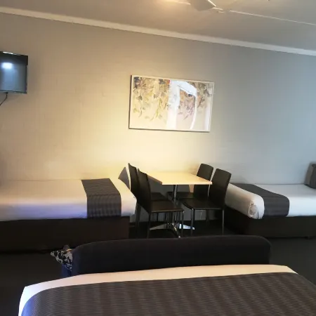 Nicholas Royal Motel - No Pets Allowed