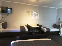 Nicholas Royal Motel - No Pets Allowed Hotels in Hay