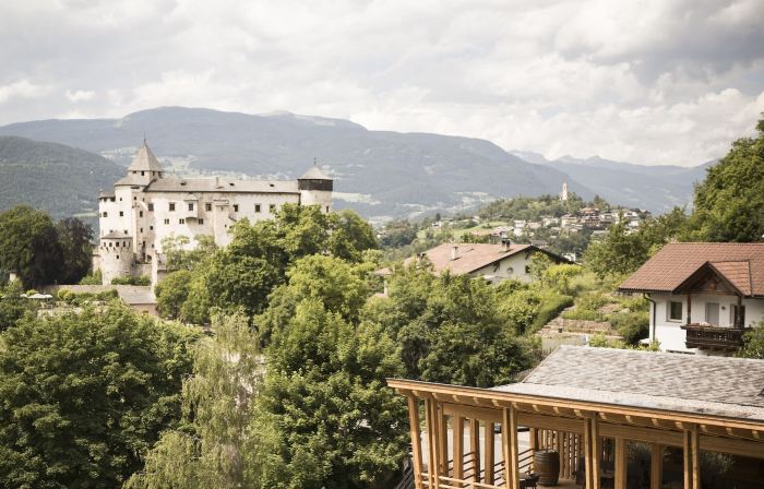Presulis Hideaway Apartments & Restaurant