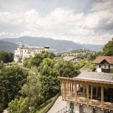 Presulis Hideaway Apartments & Restaurant