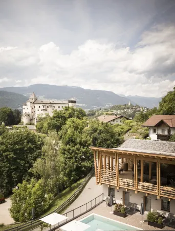 Presulis Hideaway Apartments & Restaurant