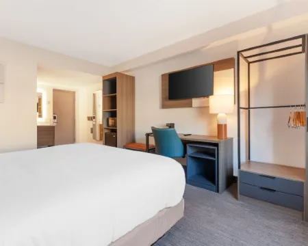 Comfort Inn & Suites Hotels in Dodge County