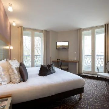 Hôtel de Normandie Отели рядом с достопримечательностью «Дворец Галлиен»