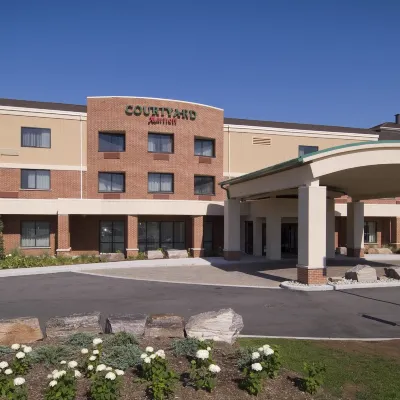 Courtyard Hamilton Hotels near Hamilton Health Sciences