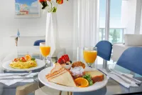 Seacoast Suites on Miami Beach - Kitchen
