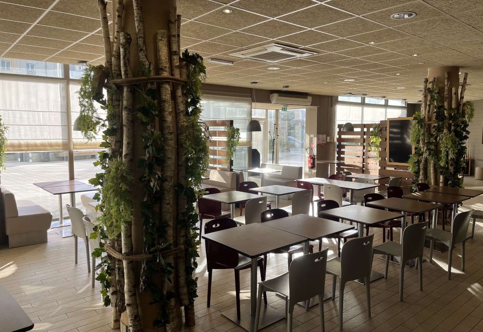 Campanile Paris Ouest ChavilleOver view