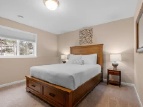 Savanna Grove Hotels in Blaine