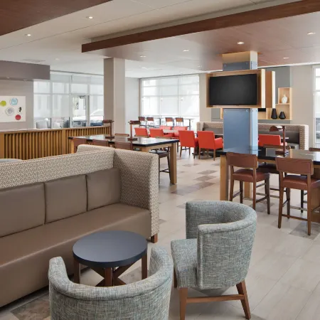 Holiday Inn Express & Suites PORTLAND AIRPORT by IHG