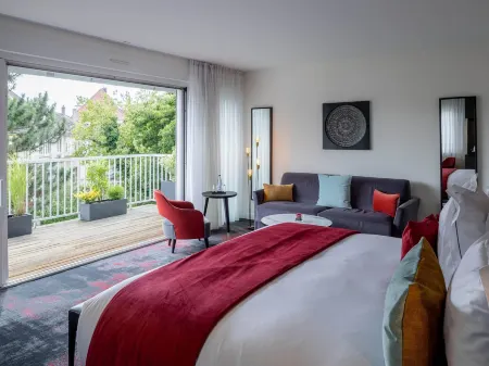 Hôtel Garrigae Villa la Florangerie - Spa & Piscine Отели рядом с достопримечательностью «Музей творчества Нотр-Дам»