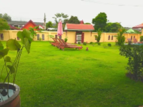 Taratai Villa Hotels near Wat Nong Prue