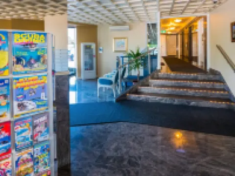 Burleigh Surf Apartments Hotels in Miami